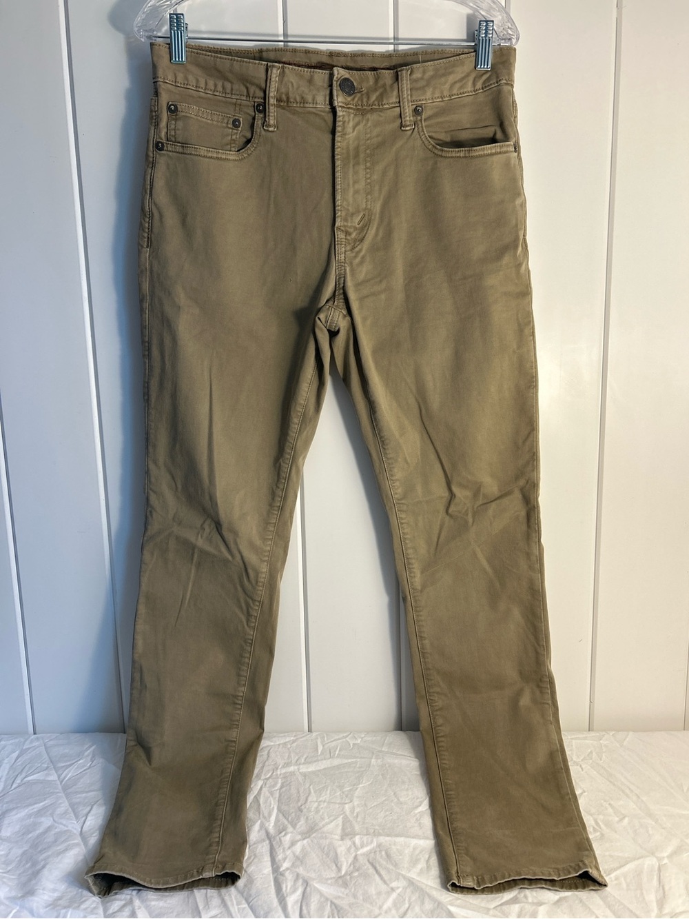 American Eagle men's Next Level Flex Khaki Pants 31x32 olive green AE Jean style
